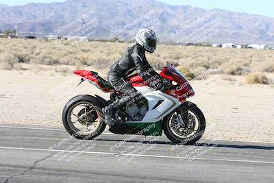 media/Dec-01-2025-Moto Forza (Mon) [[2daa91e15f]]/3-Beginner Group/Session 3 (Turn 16 Inside)/